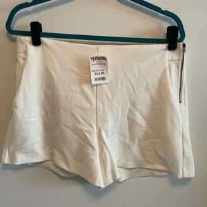 Off white size zip shorts sz XL